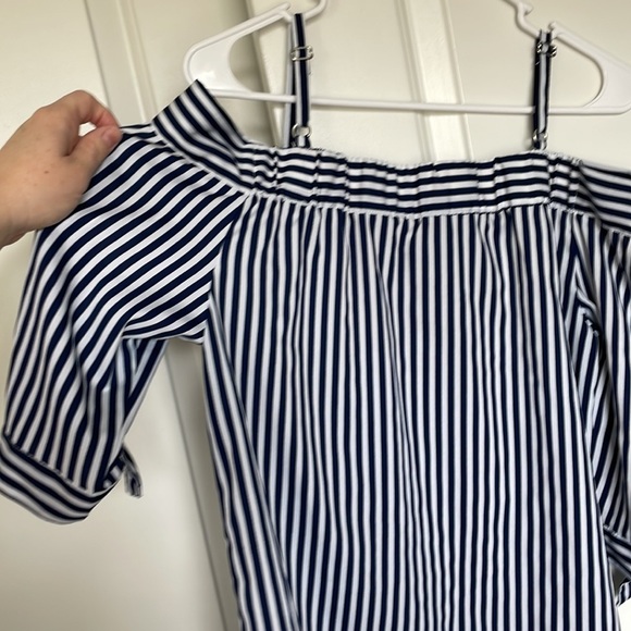7 Tops $25/Millennium Navy & White Vertical Striped Cold ShoulderTop.Size Medium - Picture 6 of 8
